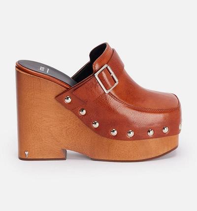 AMI PARIS Close Toe Clogs Brown | ami_CA422